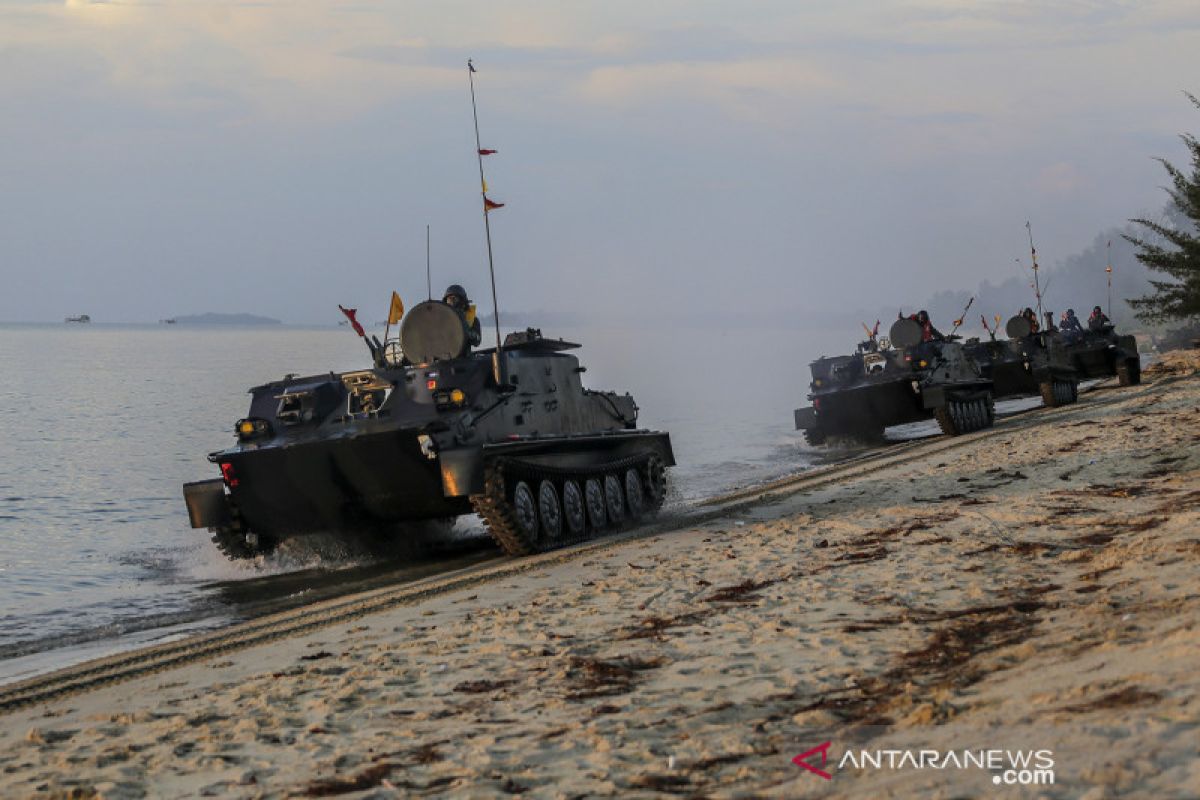 Latihan Operasi Pendaratan Prajurit Korps Marinir TNI AL Di Dabo ...