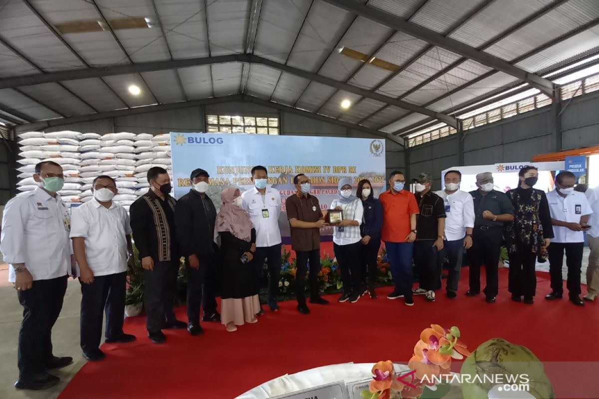 Komisi IV DPR tinjau Bulog Sulut-Gorontalo pastikan stok beras aman
