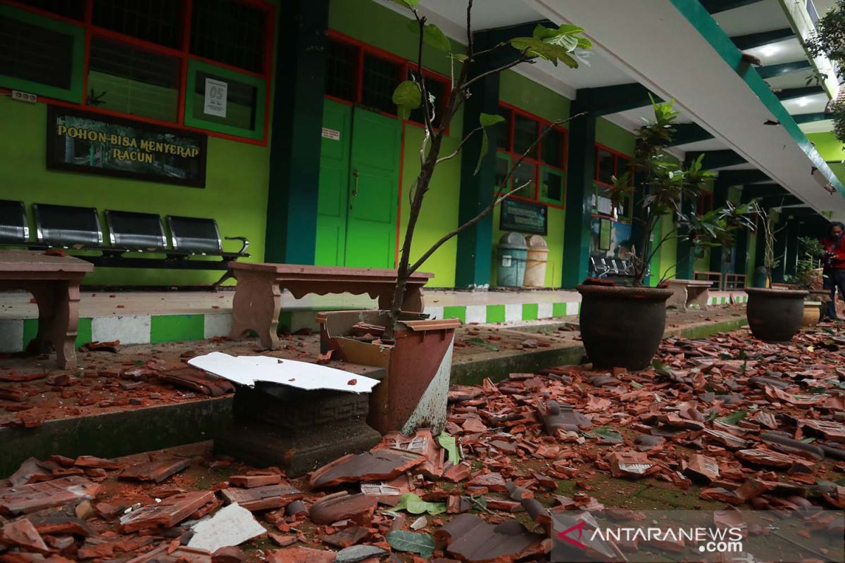 Dampak gempa susulan dirasakan hingga wilayah Jawa Timur hingga DIY