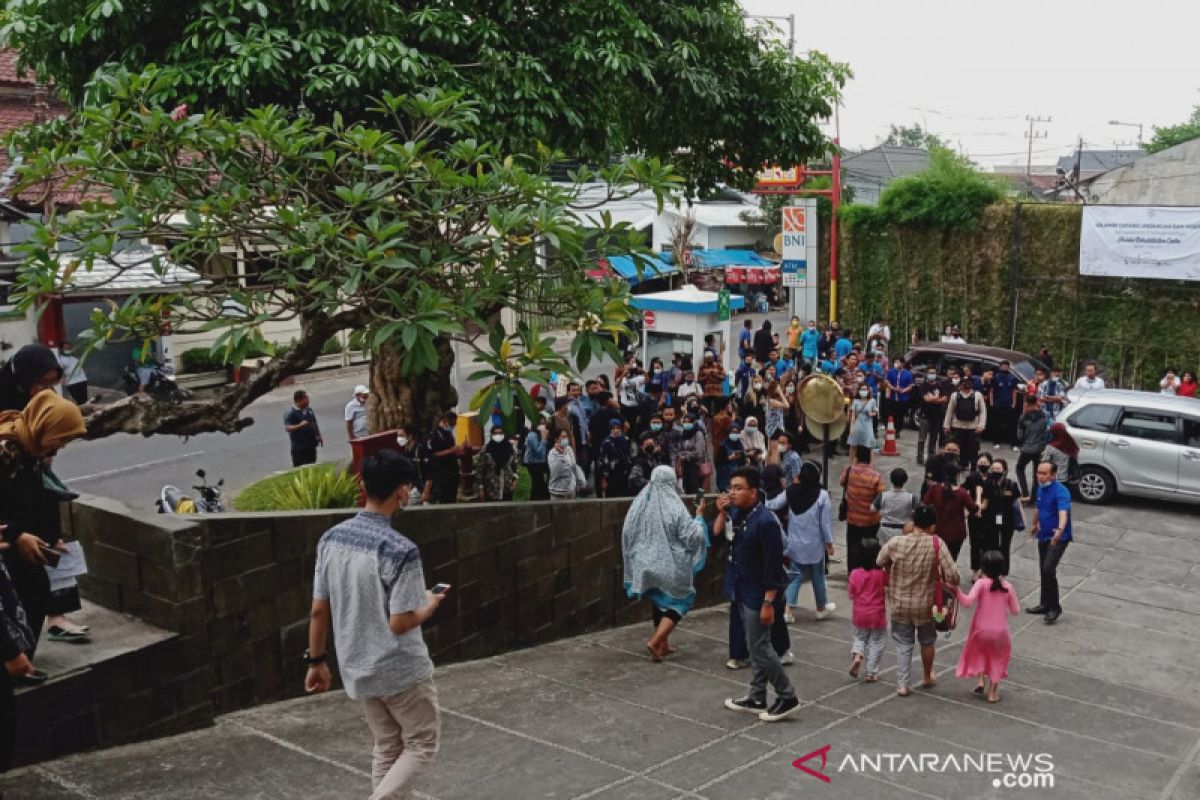 Dampak gempa di Malang, warga Jember berhamburan keluar rumah selamatkan diri