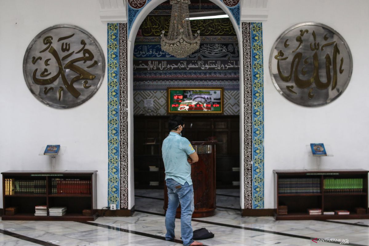 Masjid Cut Meutia bagikan zakat sebelum hari raya hindari kerumunan