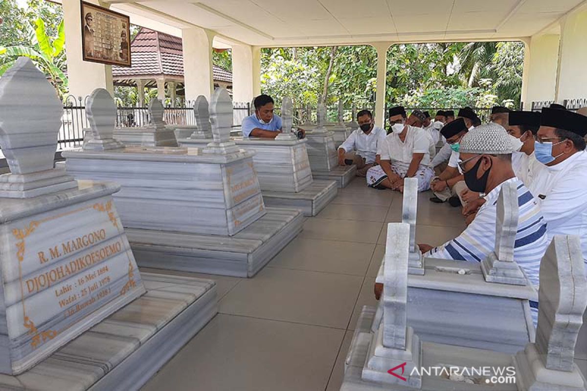 Gerindra Jateng ziarah ke makam leluhur Prabowo Subianto