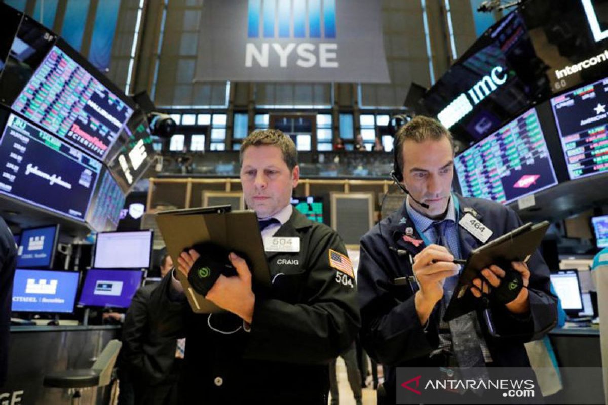 Wall Street berakhir jatuh, indeks S&P 500 dan Nasdaq terseret saham teknologi