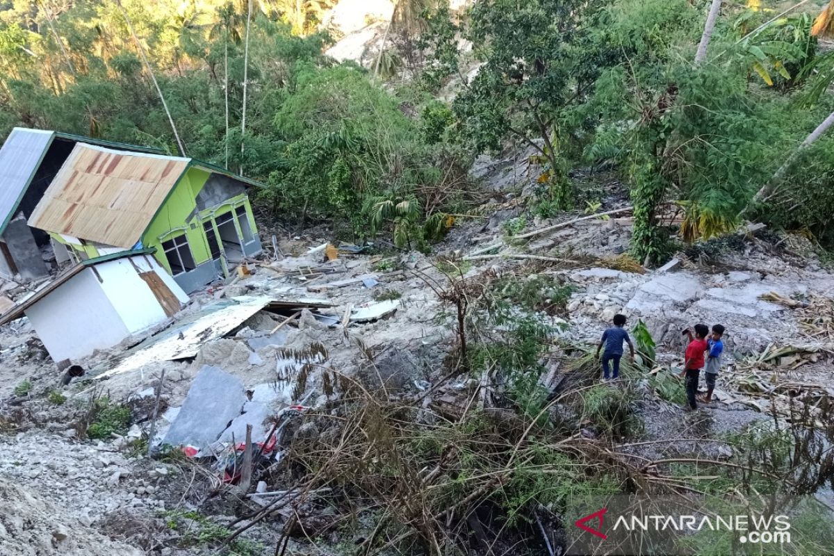 Sebagian Desa Tunbaun di Kupang tenggelam diterjang Siklon Tropis Seroja