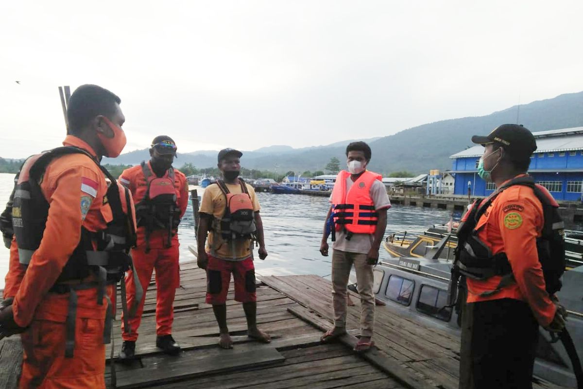 Tim SAR Ternate selamatkan lima korban kecelakaan kapal di Halmahera Selatan