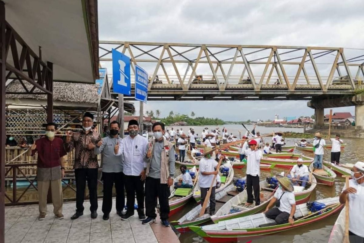 UEA dan Poliban hibahkan 99 perahu motor bagi masyarakat Kalsel