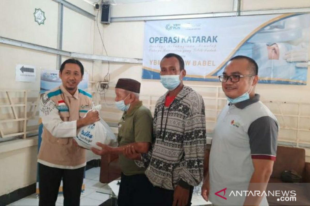 YBM PLN Babel salurkan bantuan operasi katarak gratis