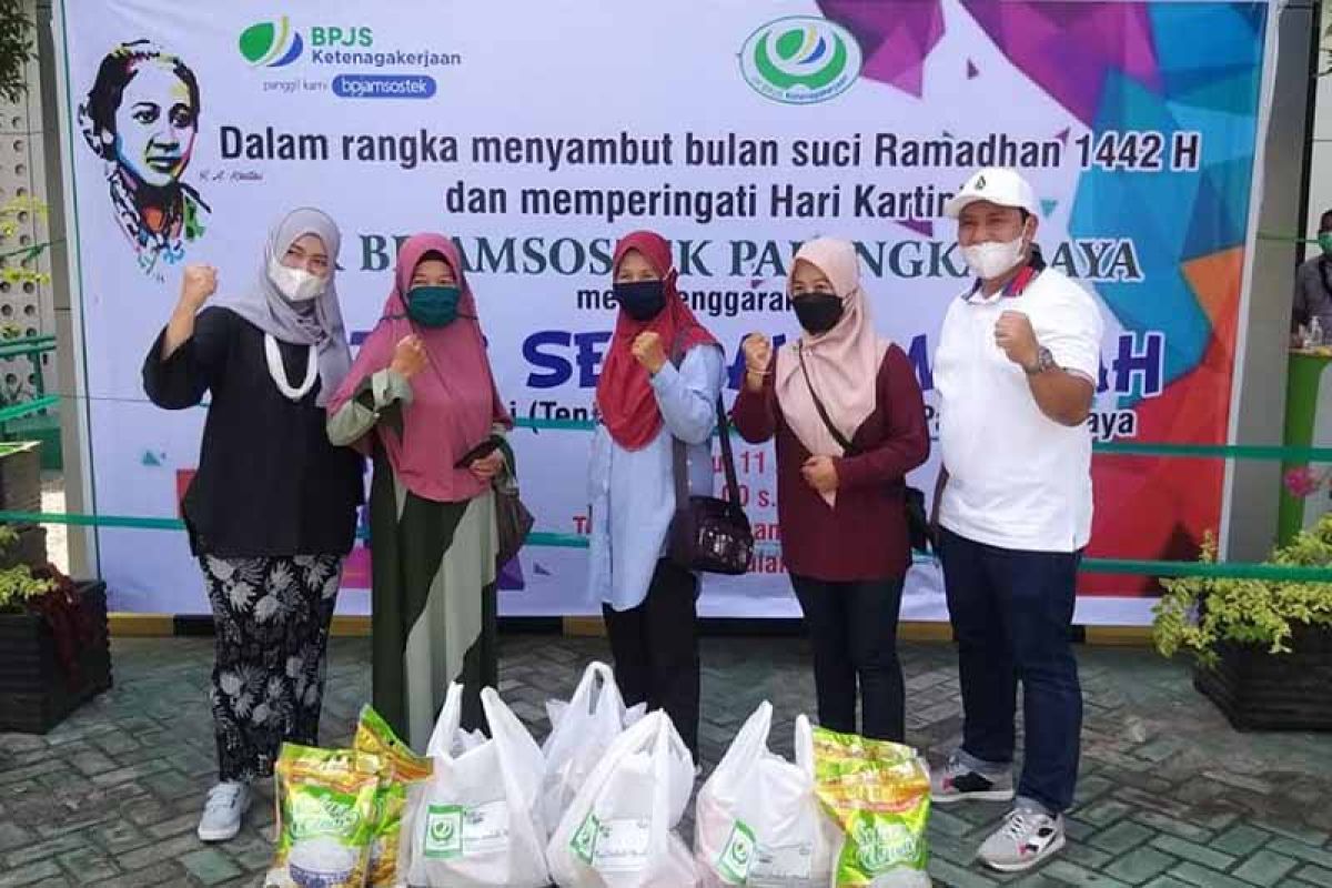 IIK BPJS ketenagakerjaan jual sembako setengah harga sambut Ramadhan