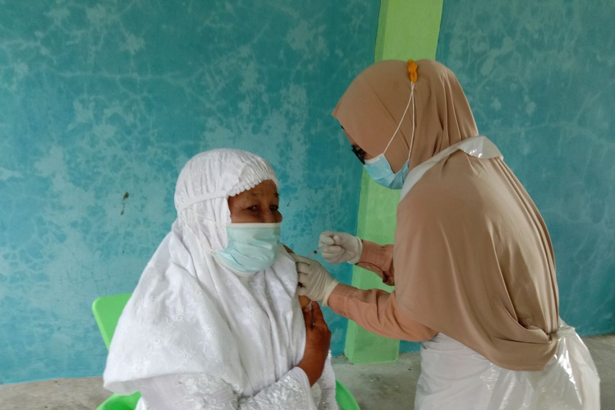 Dinkes Mukomuko tetap utamakan vaksin untuk lansia