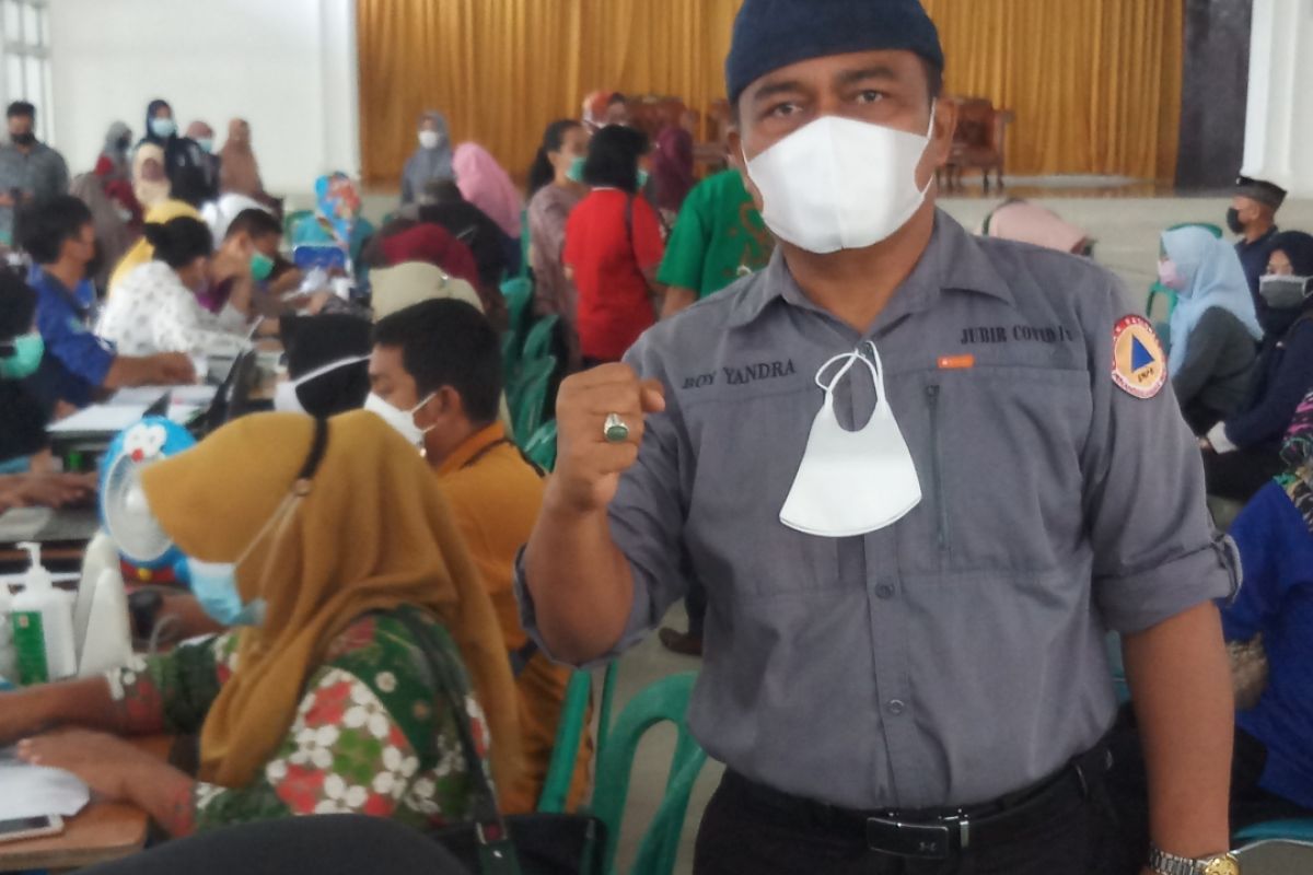 Some 936 teachers in Bangka have received first shots:  task force