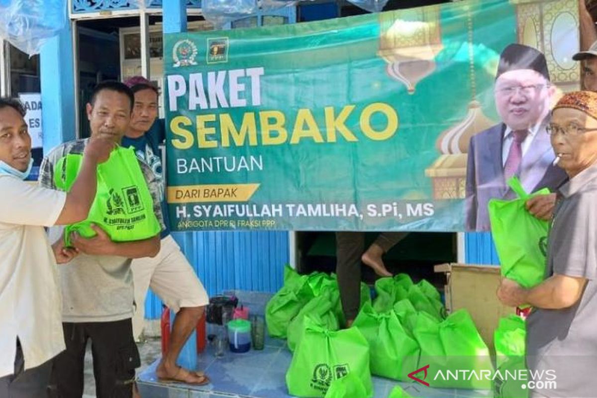 Sambut Bulan Ramadhan, Syaifullah Tamliha bagikan ribuan paket sembako