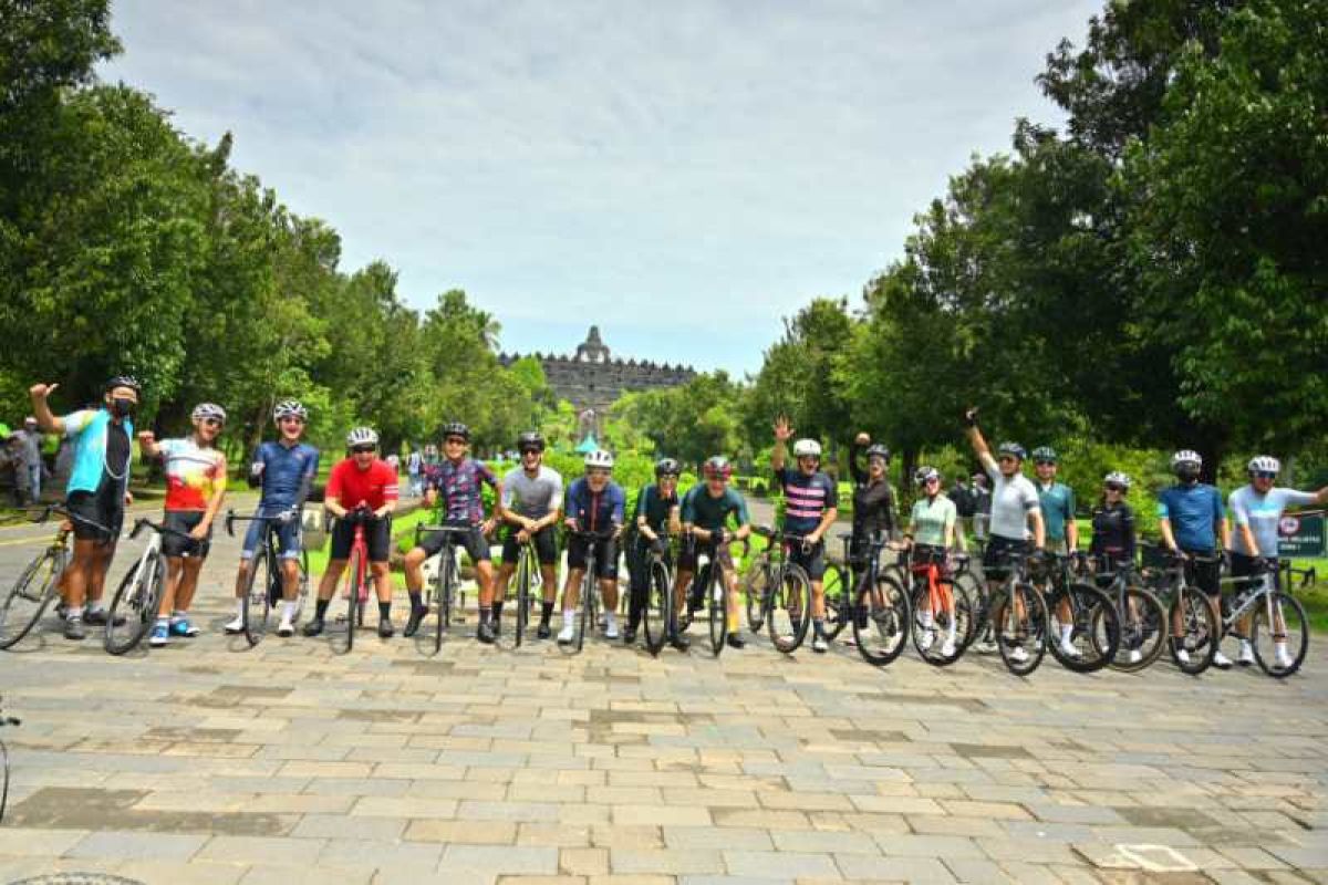 PT TWC mengembangkan paket wisata bersepeda Candi Prambanan-Borobudur