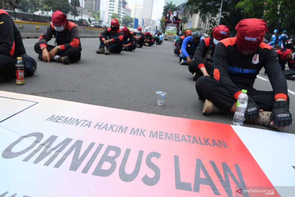 Penyandang disabilitas dan mahasiswa ajukan gugatan UU Cipta Kerja ke MK