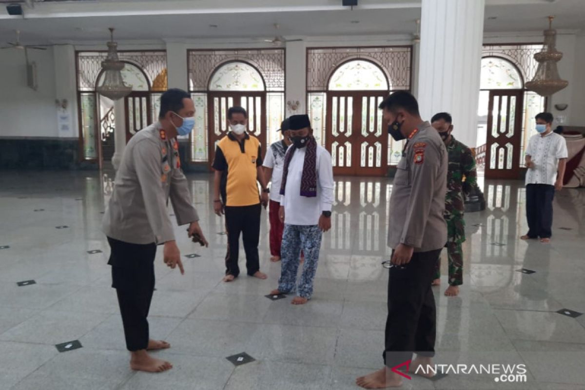 Masjid di Kabupaten Bekasi wajib atur jarak jamaah (video)