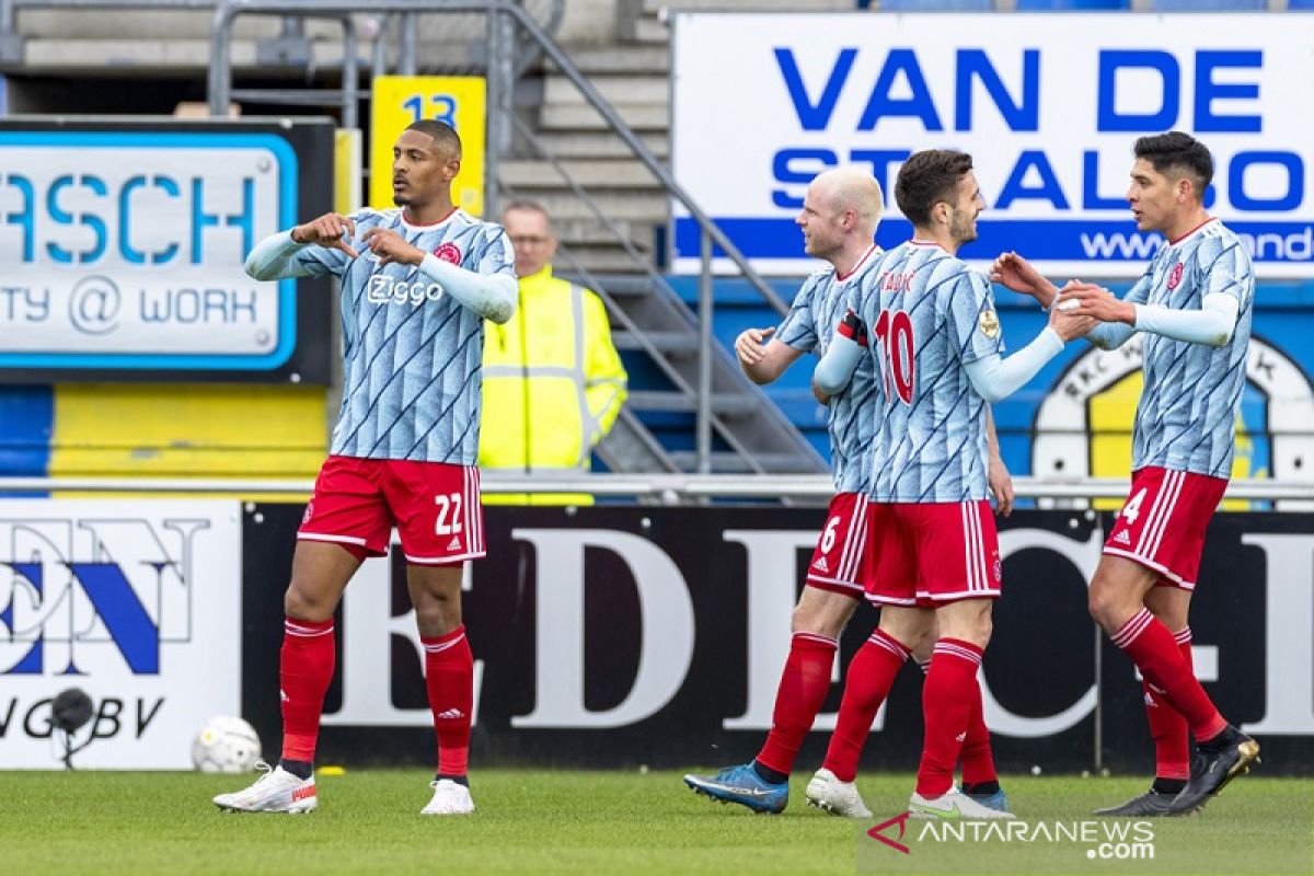 Ajax selangkah lebih dekat menuju gelar juara