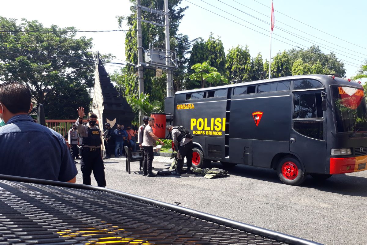 Petugas amankan tas mencurigakan di kantor DPRD Kediri