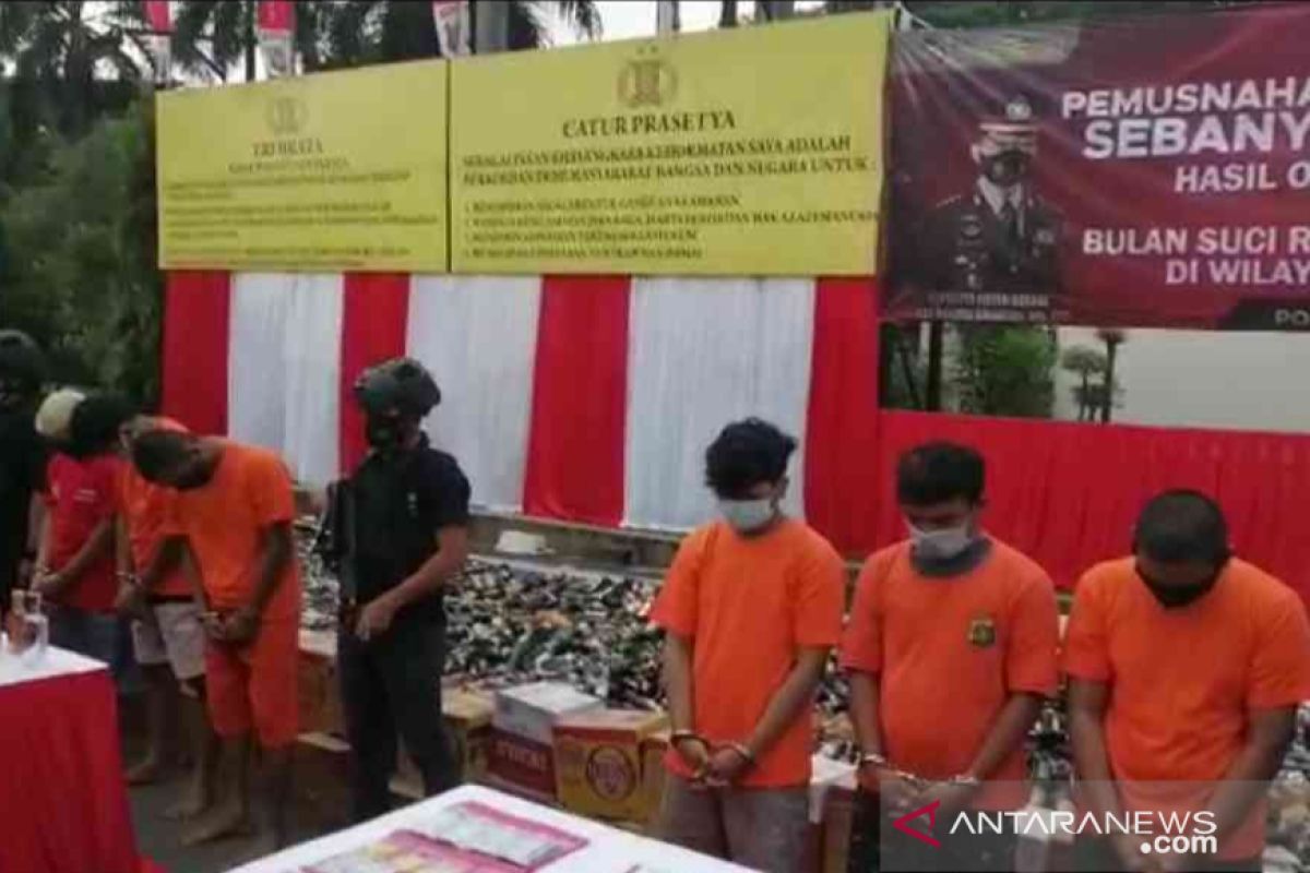 Polres Bekasi tangkap enam penjual obat keras ilegal