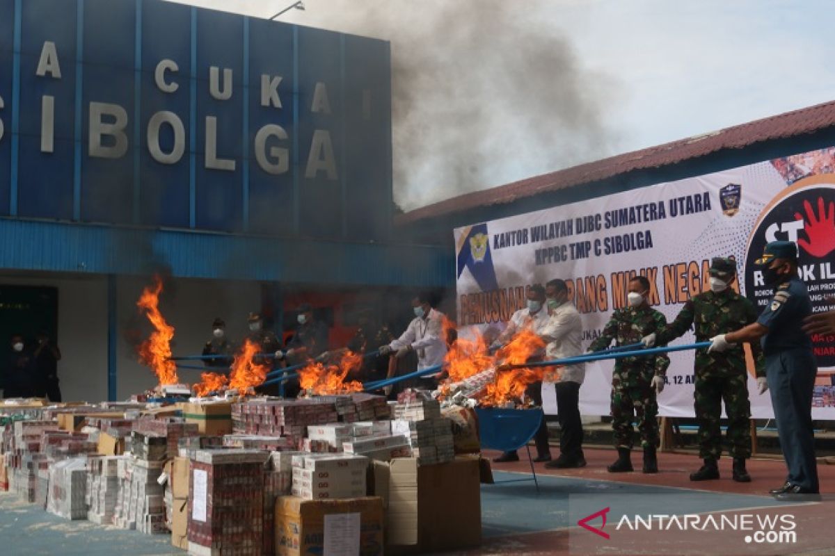 Bea Cukai Sibolga musnahkan ribuan batang rokok ilegal dengan kerugian negara ratusan juta