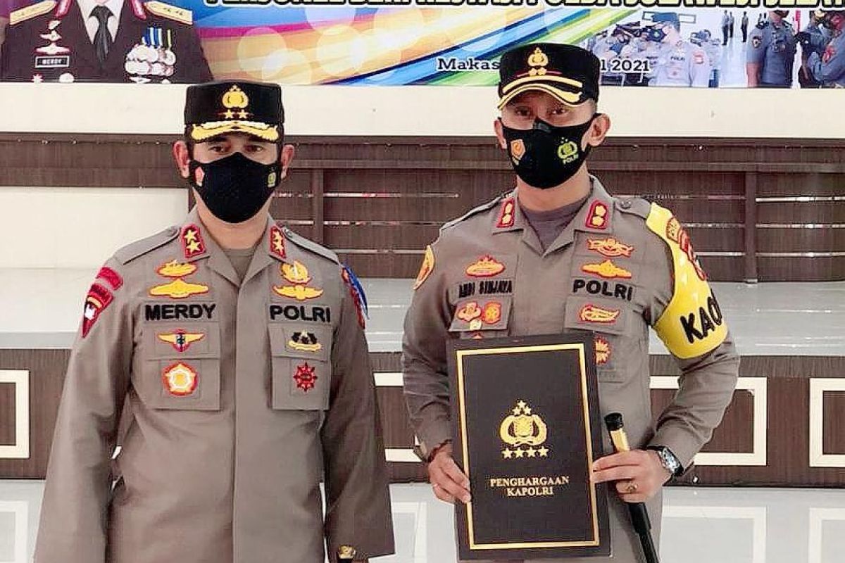 Kapolres Enrekang dapat penghargaan Pin Emas Kapolri