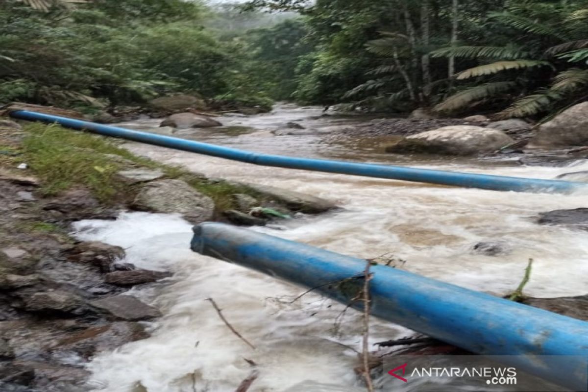 Hujan deras akibatkan pipa air minum PDAM Tirtanadi di Tapsel putus, ribuan pelanggan terganggu