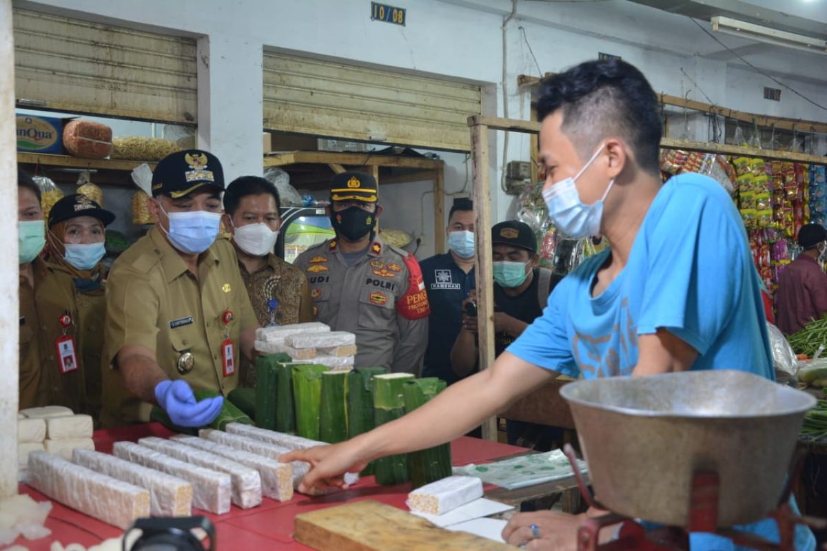 Bupati Tangerang Ahmed Zaki pastikan stok sembako aman selama Ramadhan