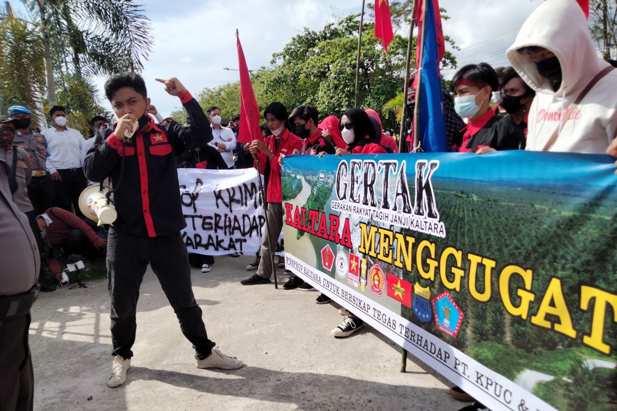 Demo terkait pencemaran sungai di Malinau