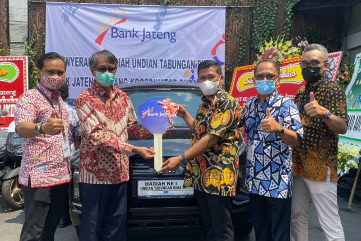 Bank Jateng Surakarta serahkan hadiah undian Tabungan BIMA ke nasabah