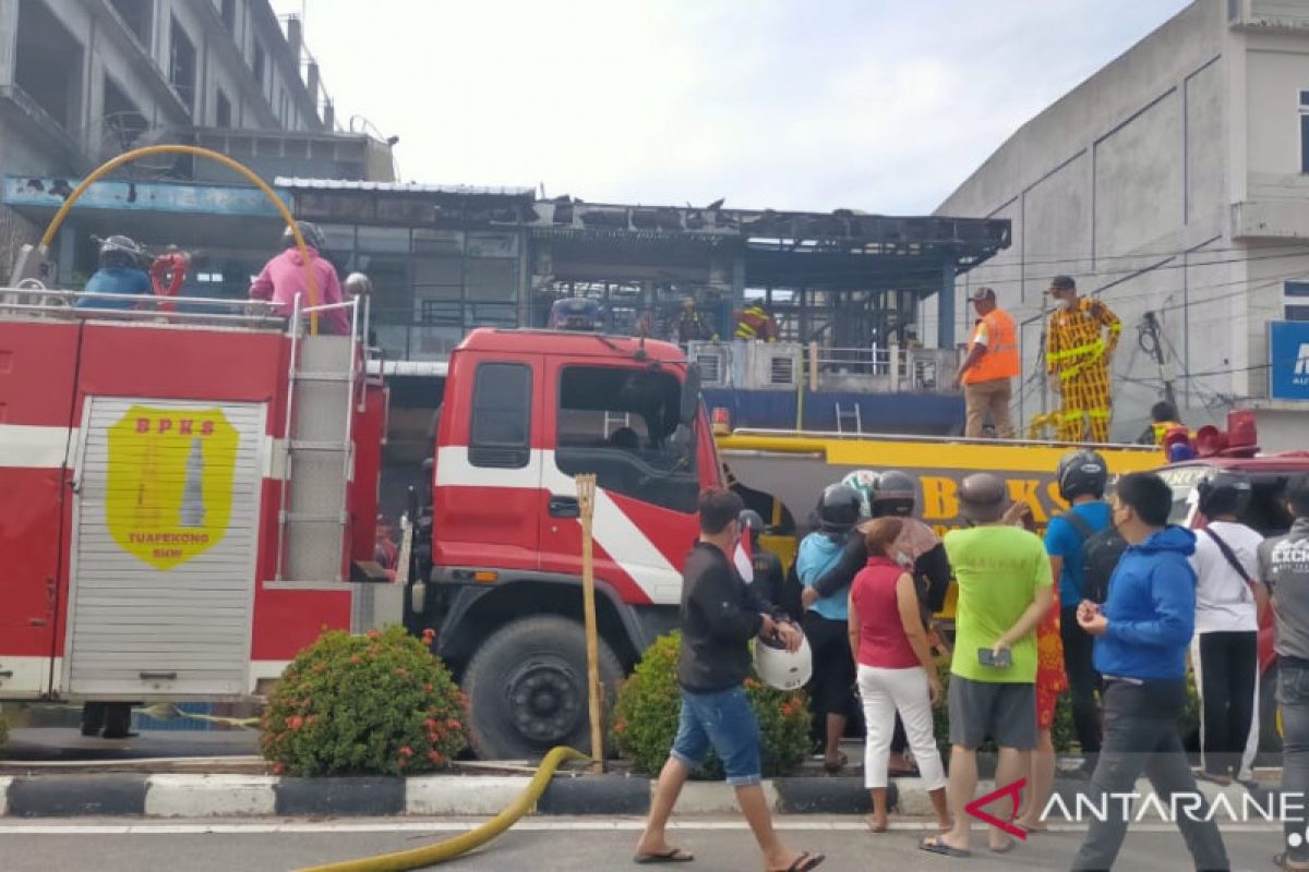 Dua penghuni terjebak dalam kebakaran ruko di Singkawang