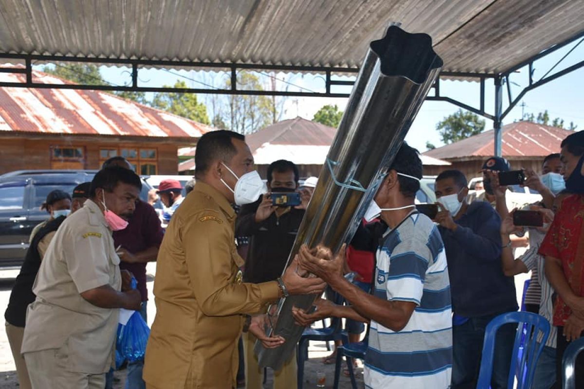 Bupati Manggarai distribusi bantuan bagi korban bencana alam