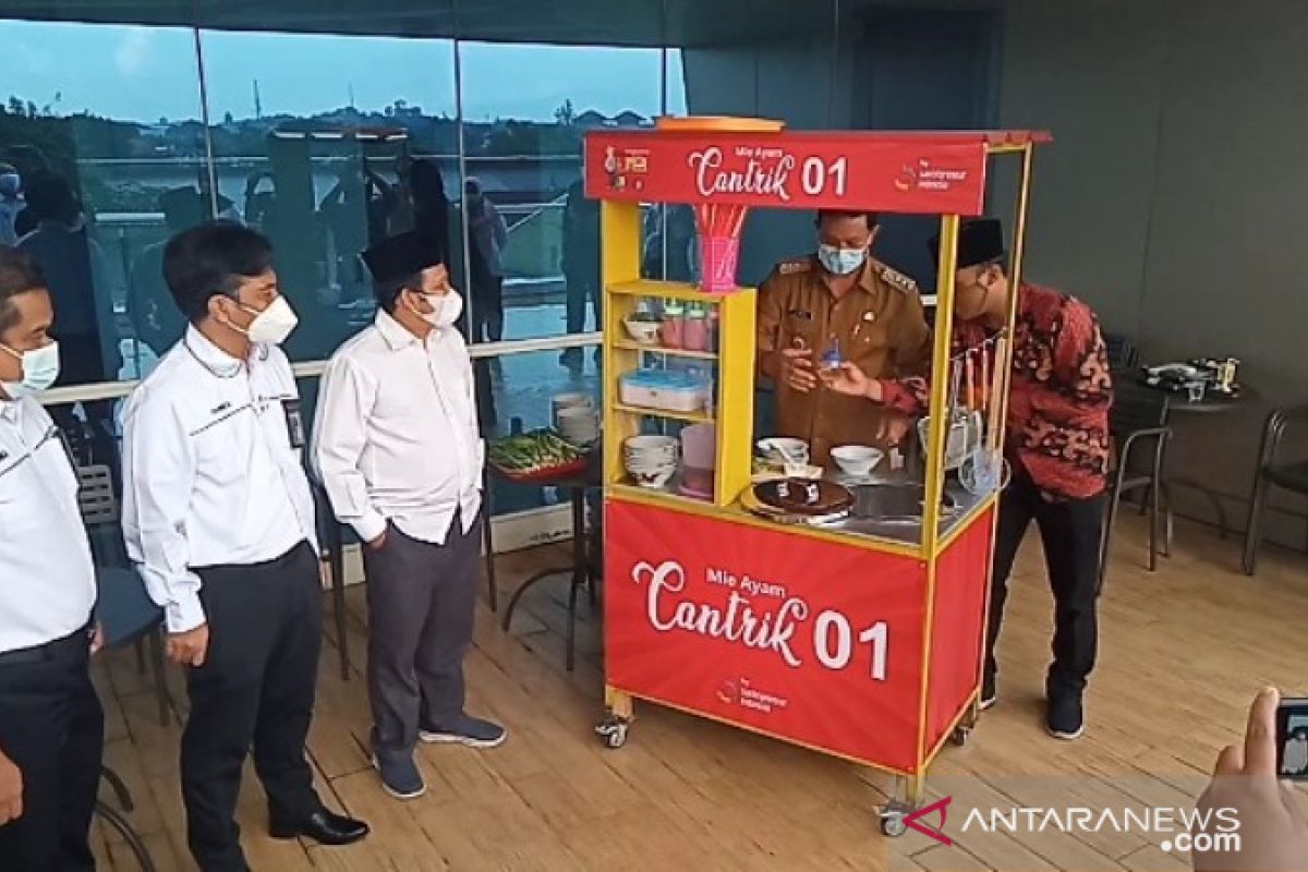 INKA salurkan bantuan modal usaha untuk santri di Madiun