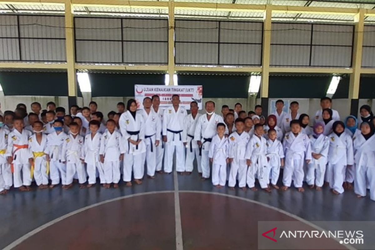 65 karateka ikuti ujian kenaikan tingkat di Padangsidimpuan