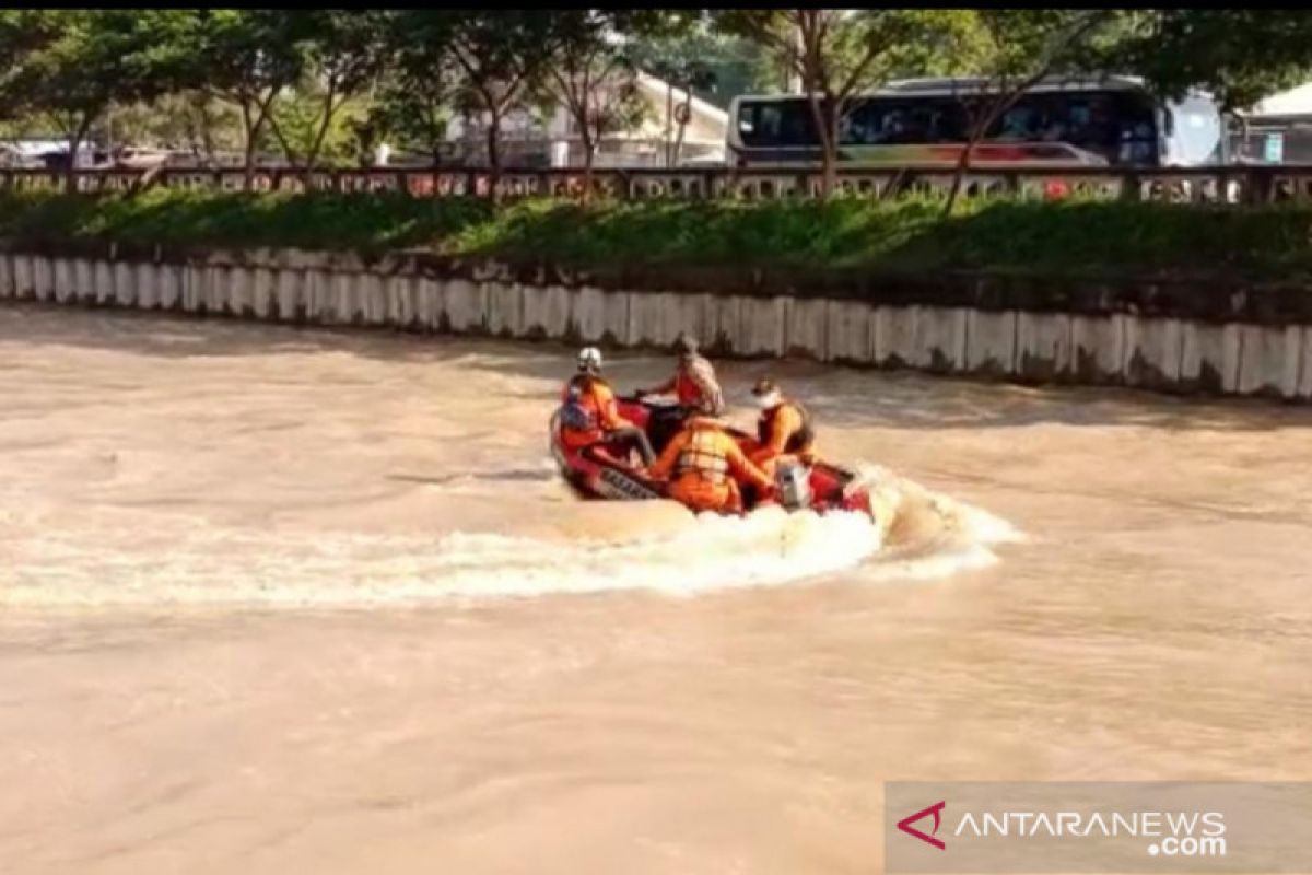 Rafi Ardika terseret arus dan tenggelam di Kalimalang Bekasi (video)