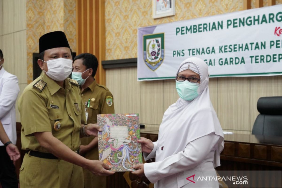 Pemprov beri kenaikan pangkat bagi 56 nakes COVID-19