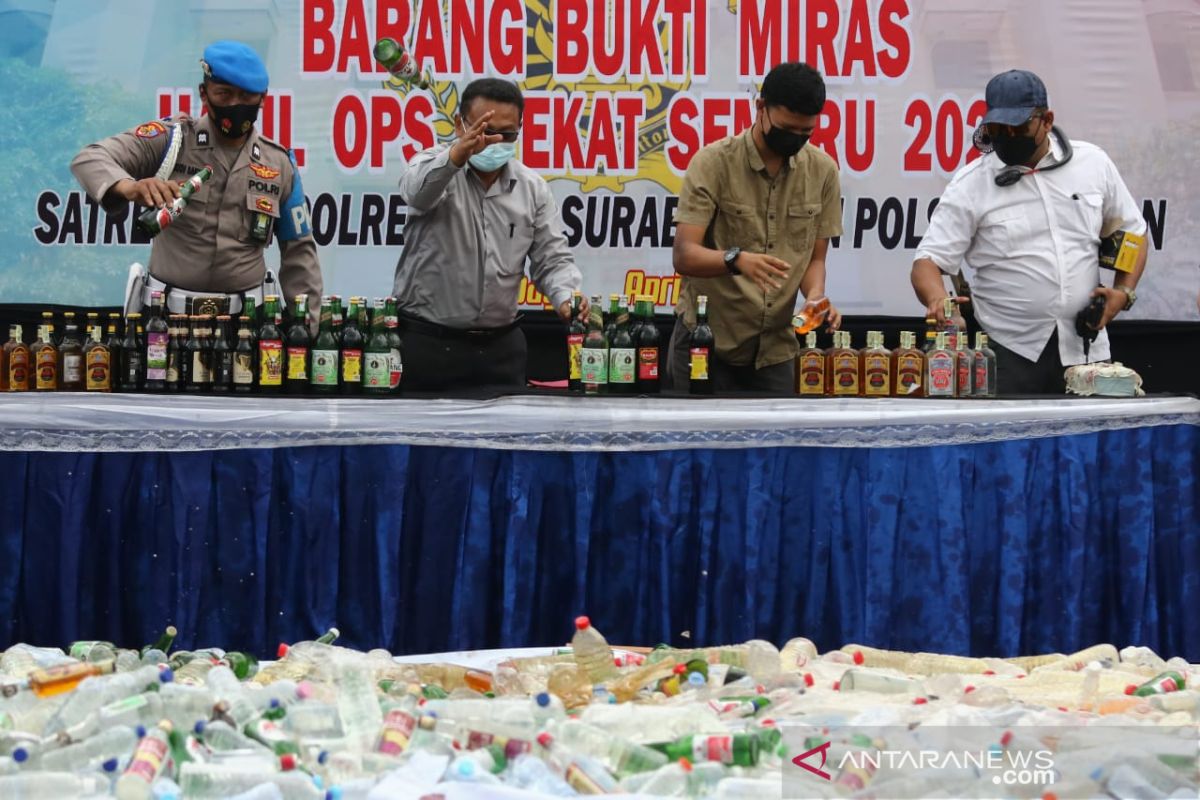Polrestabes Surabaya musnahkan minuman keras hasil Operasi Pekat
