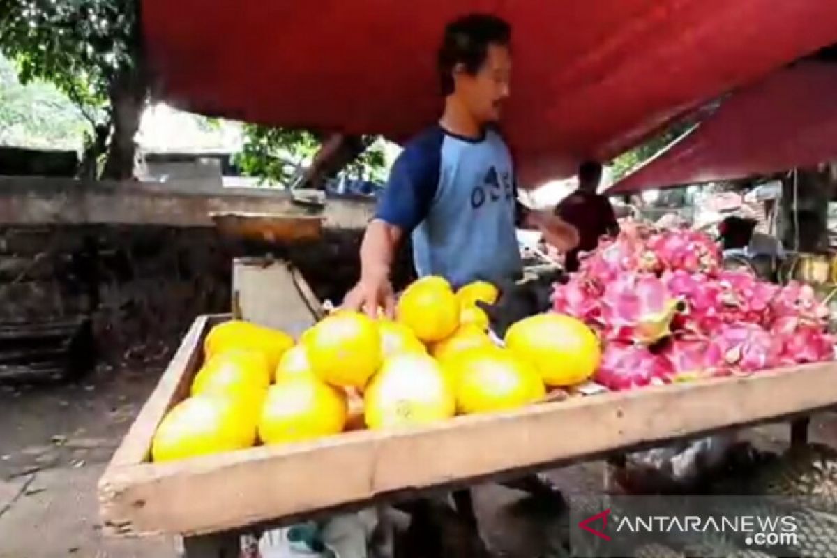 Pedagang takjil di Pasar Klender berharap Ramadhan ini banyak pembeli