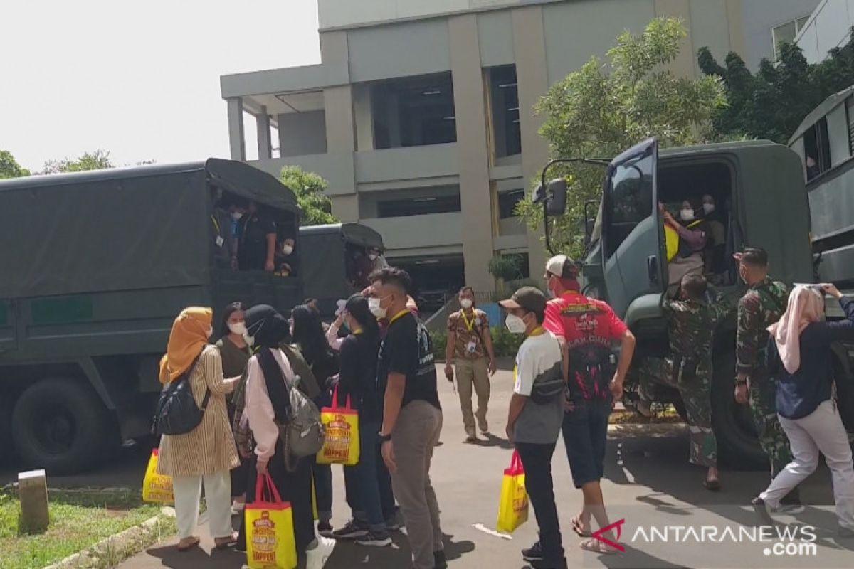 Ratusan tenaga Kesehatan RSDC Wisma Atlet rekreasi ke Ancol