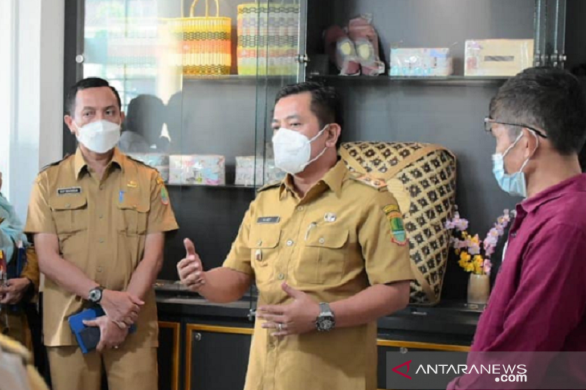 Produk UMKM Karawang bisa dipasarkan di koperasi karyawan perusahaan