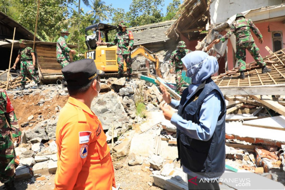 Data terbaru, korban meninggal akibat gempa di Lumajang ada enam orang
