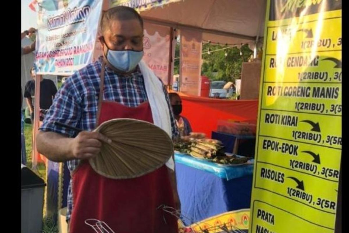 Warga Batam berebut juadah pesisir di Bazar Ramadhan