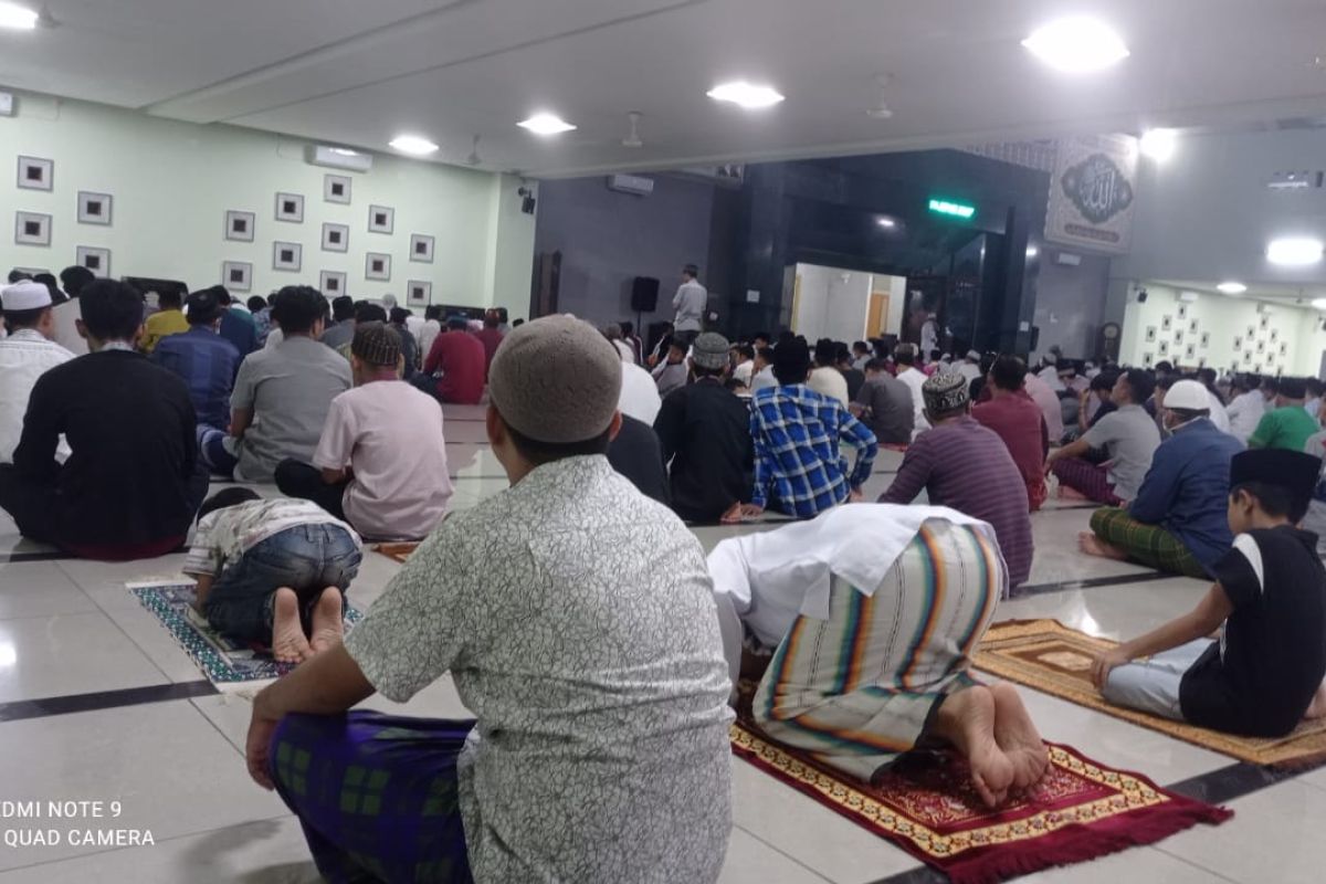 Tarawih di Masjid Al A'raf Rangkasbitung terapkan prokes