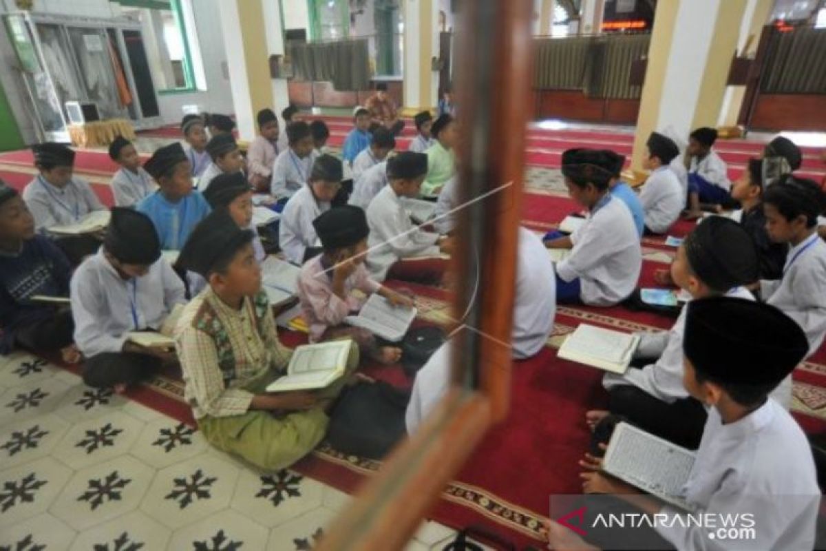 Pandemi COVID-19 tak hentikan pesantren Ramadhan untuk pelajar di Padang