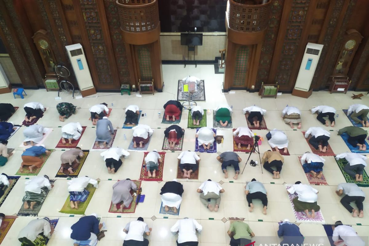 Pemkot Bekasi apresiasi masjid gelar tarawih dengan prokes ketat