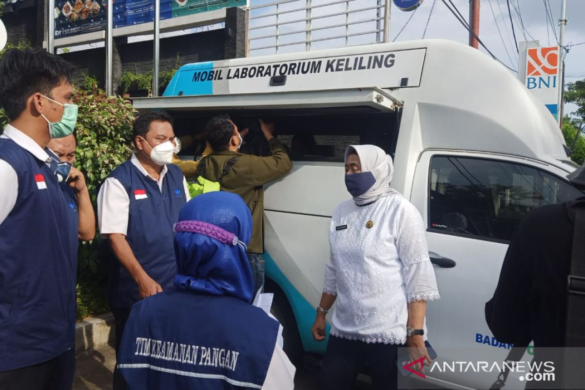 BBPOM Makassar sidak penjualan takjil di  Jalan Mappanyukki Makassar