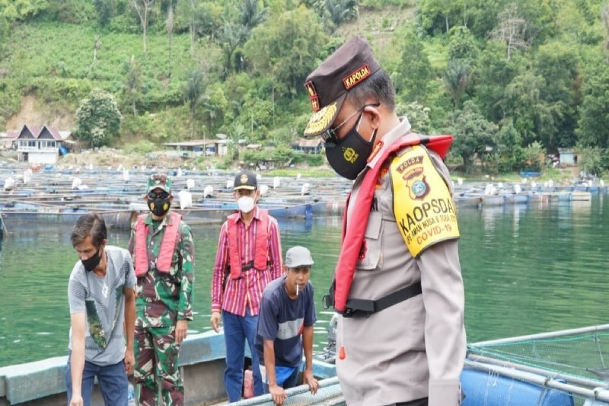 KJA di Parapat Danau Toba 