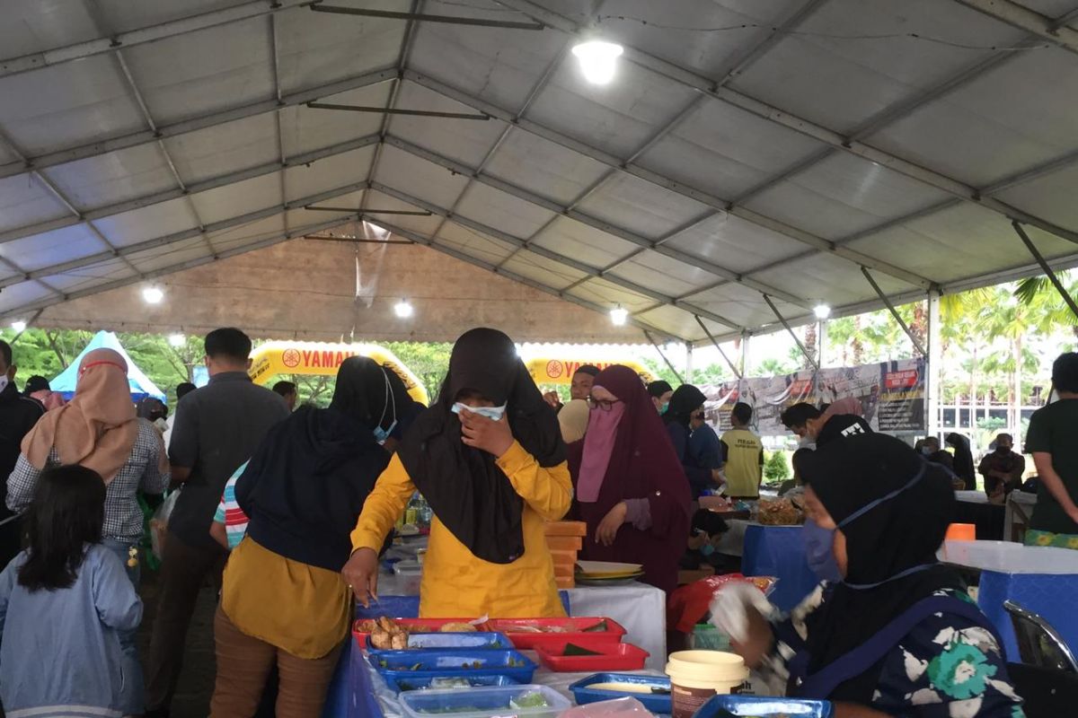 Penjual juadah Ramadhan di Pontianak bersyukur bisa berjualan