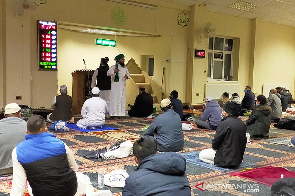 Tarawih di Inggris di tengah pandemi COVID-19