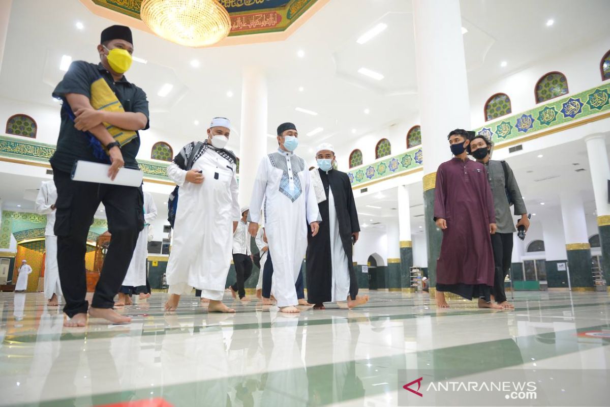 Warga Riau di zona merah COVID-19 lakukan shalat tarawih di rumah