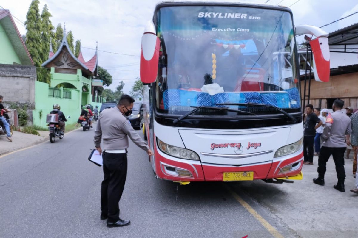 Duka dihari ke-3 Ramadhan, bus Gumarang Jaya hilang kendali tabrak lima anak di trotoar, tiga  tewas