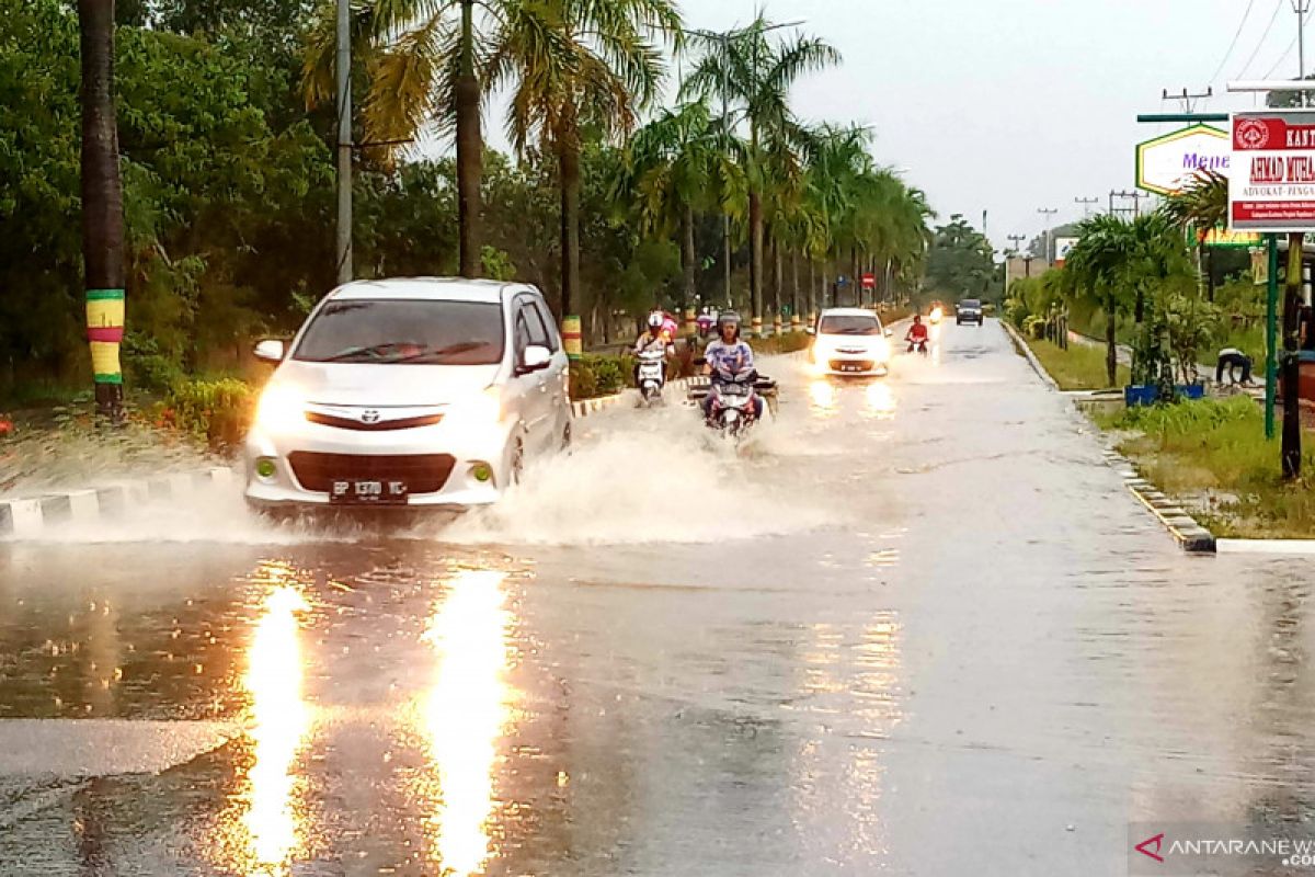 Jalan Pelipit Karimun langganan banjir