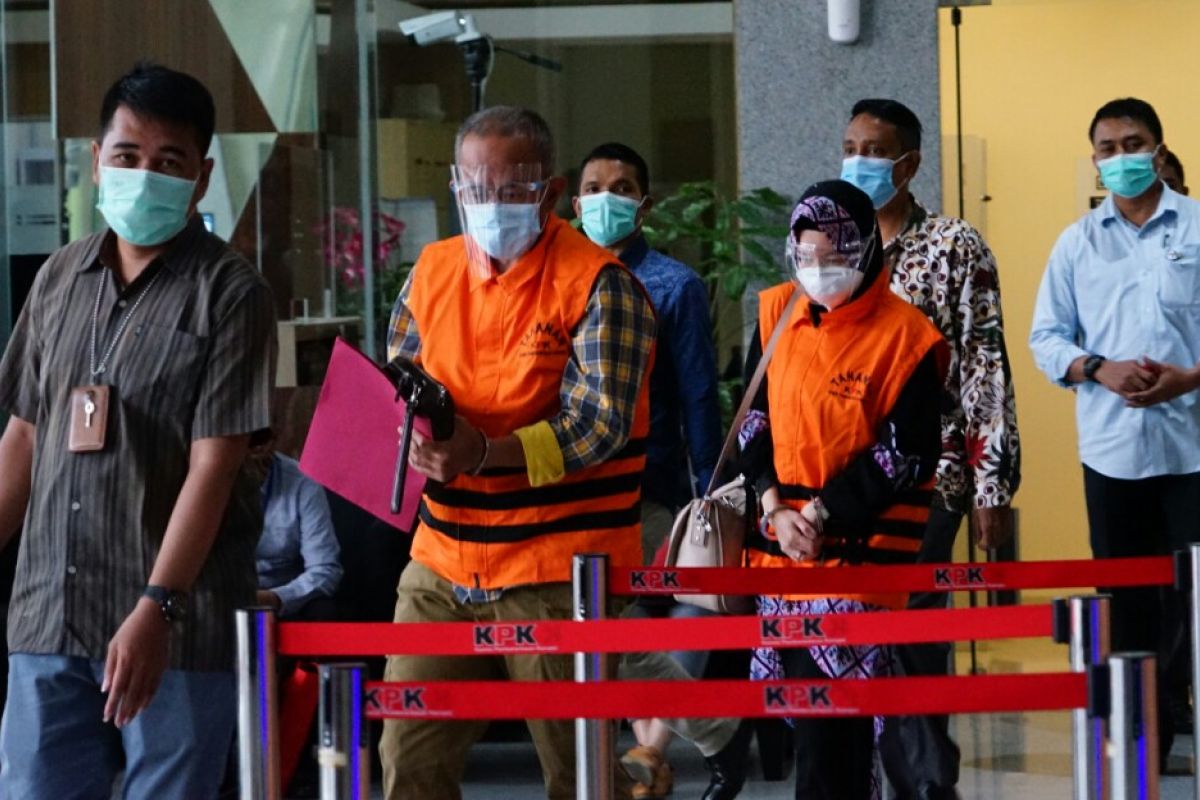 KPK tahan eks dan anggota DPRD Jabar tersangka kasus dana banprov Indramayu